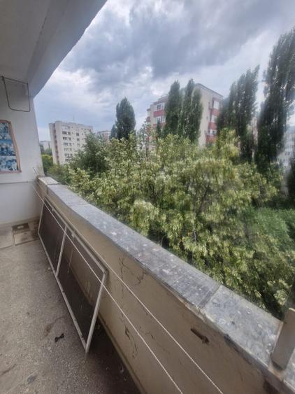 Apartament cu 2 camere semidecomandat în Berceni
