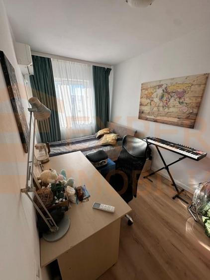Apartament cu 3 camere semidecomandat, mobilat în Dacia