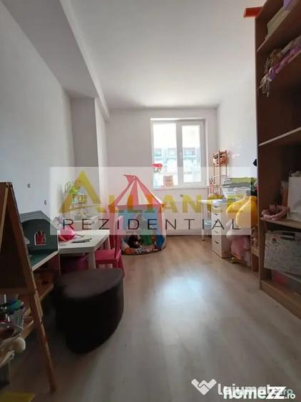 Apartament cu 3 camere decomandat în Brâncoveanu