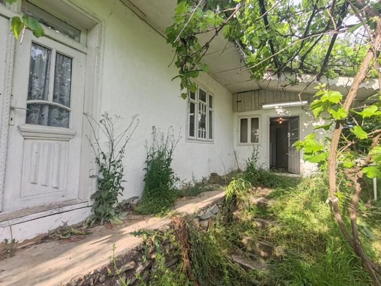 Casă cu 2 camere cu Teren 3972 Mp în Gura Idrici