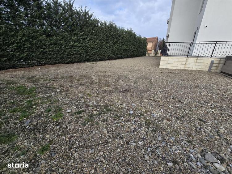 Spațiu comercial, de 305 mp, în Rontău