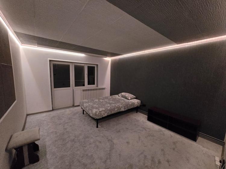Casă individuală cu 8 camere cu Canalizare în Lascăr Catargiu