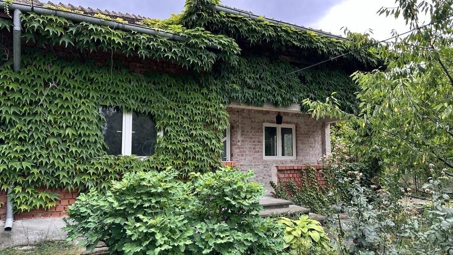 Casă cu 4 camere în Lupăria