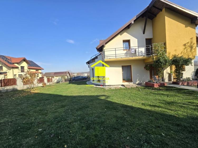 Casă individuală cu 7 camere cu Canalizare în Borhanci