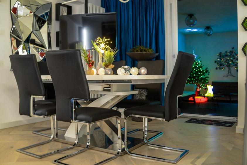 Apartament cu 3 camere decomandat, mobilat în Noua