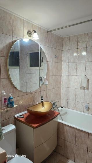 Apartament cu 3 camere semidecomandat în Drumul Taberei