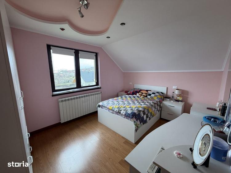 Casă cu 4 camere în Băiceni
