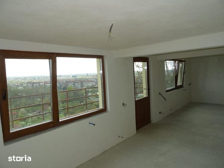 Casă cu 5 camere cu Teren 640 Mp în Central