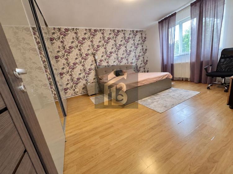 Casă individuală cu 7 camere cu Canalizare în Periș