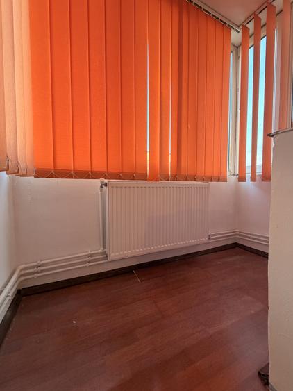 Apartament cu 3 camere semidecomandat, mobilat în Girocului