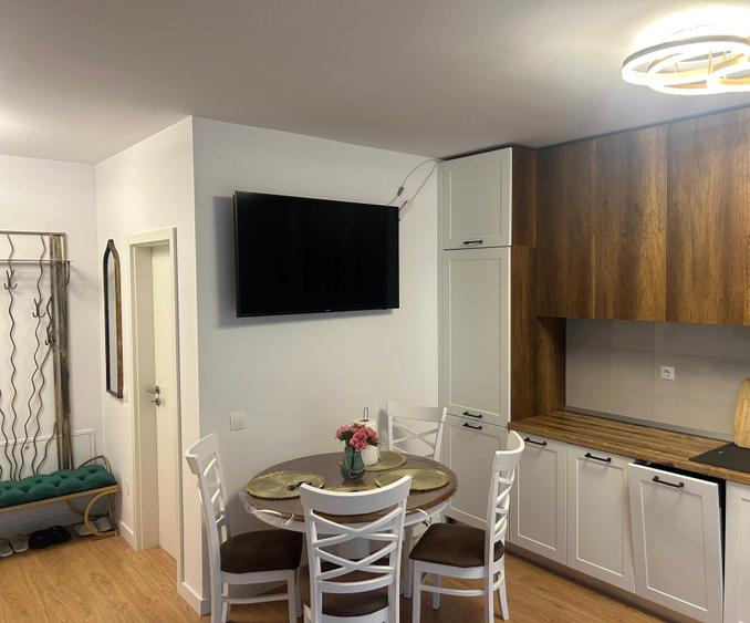 Apartament cu 2 camere semidecomandat în Chinteni