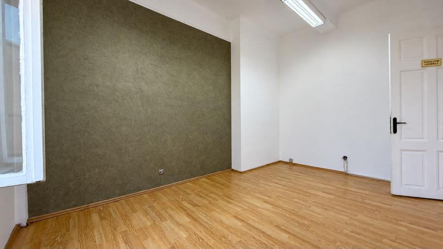 Apartament cu 6 camere decomandat în Cișmigiu