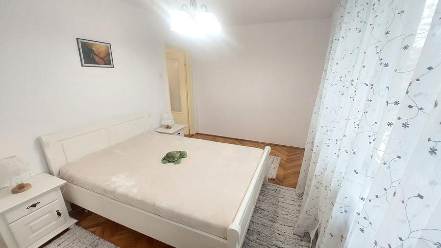Apartament cu 3 camere semidecomandat, mobilat în Gheorgheni