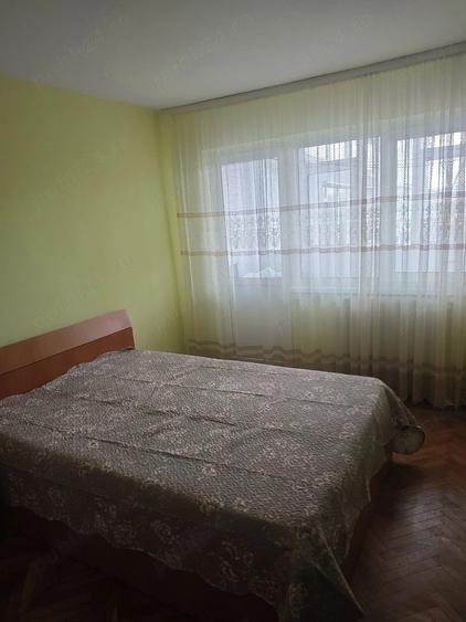 Apartament cu 3 camere semidecomandat în Viziru 1