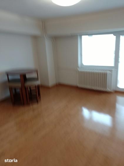 Apartament cu 4 camere în Decebal