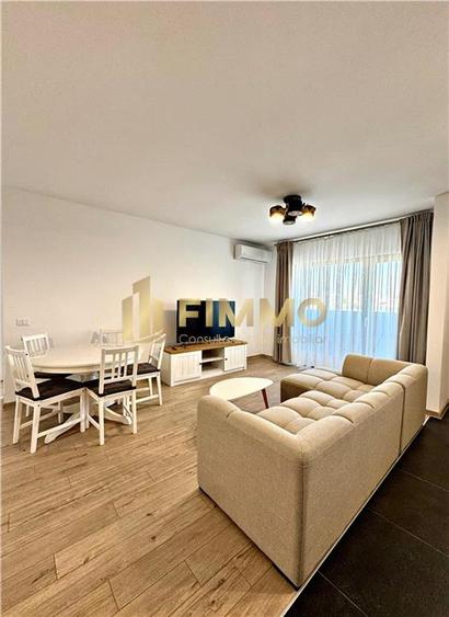 Apartament cu 3 camere semidecomandat, mobilat în Central