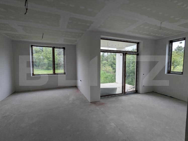 Duplex cu 4 camere cu Canalizare în Aiton