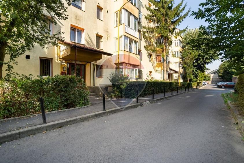 Apartament cu 3 camere semidecomandat, mobilat în Astra