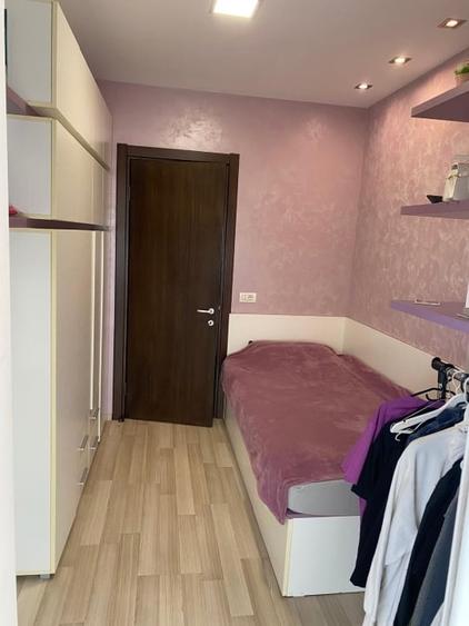 Apartament cu 4 camere decomandat, mobilat în Faleza Nord