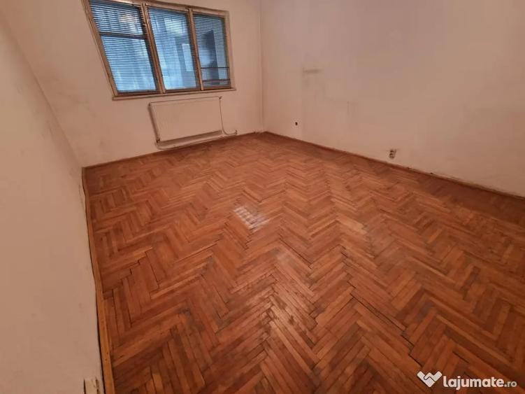 Apartament cu 3 camere decomandat în Ștefan cel Mare
