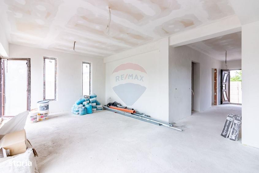 Casă cu 4 camere în Dumbrăveni