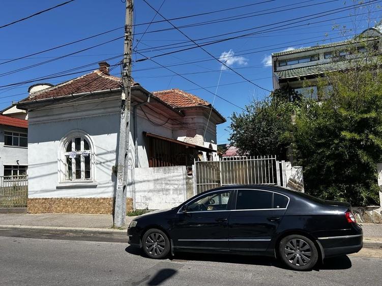 Casă cu 3 camere în Traian