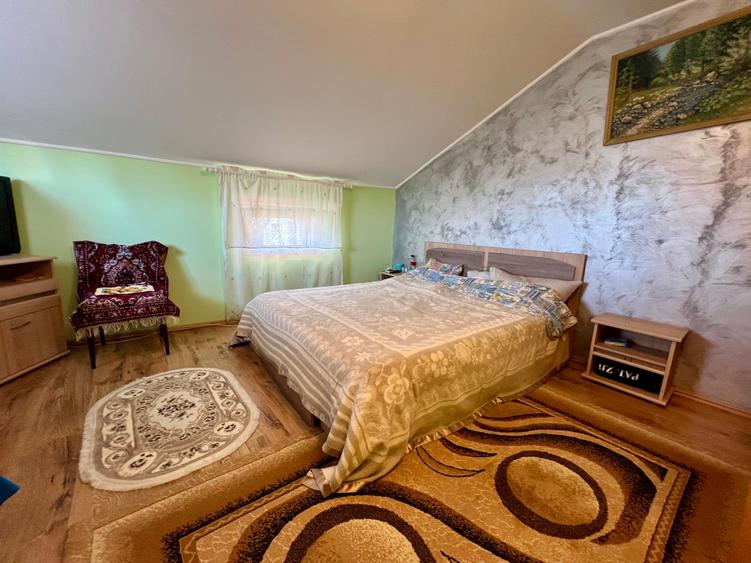 Casă cu 5 camere cu Teren 450 Mp în Valea Adâncă