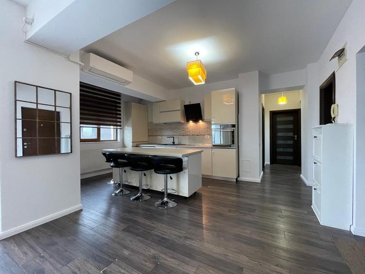 Apartament cu 3 camere decomandat în Faleza Nord