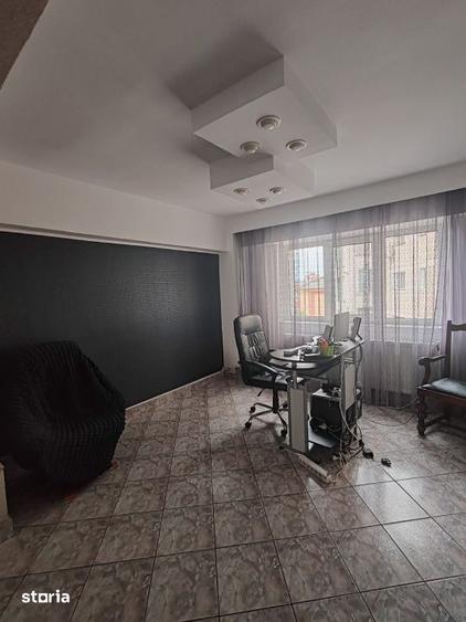 Apartament cu 4 camere decomandat în Traian