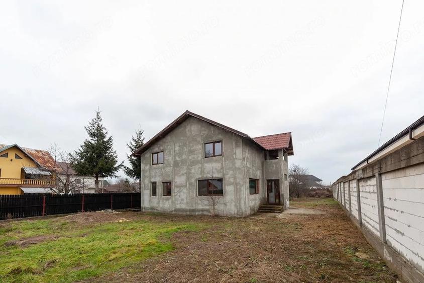 Casă cu Teren 800 Mp în Mărăcineni