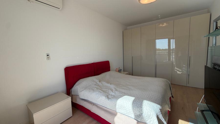 Apartament cu 4 camere semidecomandat în Iancu Nicolae