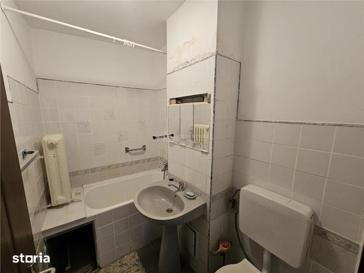 Apartament cu 3 camere semidecomandat în Central