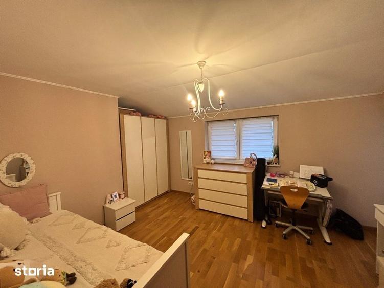 Casă cu 6 camere cu Teren 550 Mp în Groși