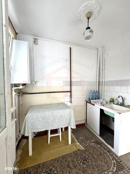 Apartament cu 2 camere semidecomandat în Sârbi