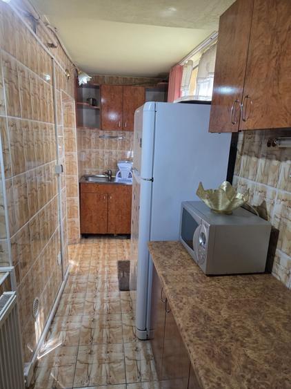 Apartament cu 3 camere decomandat în 9 Mai