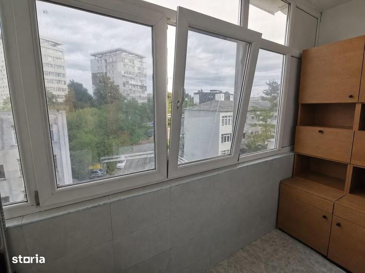 Apartament cu 3 camere decomandat în Cornișa
