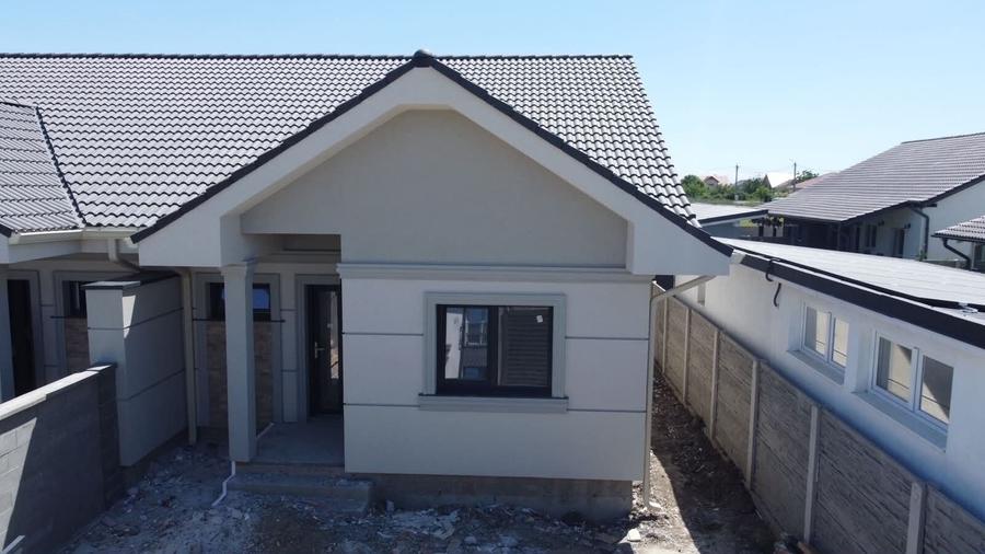Apartament cu 3 camere decomandat în Moșnița Veche