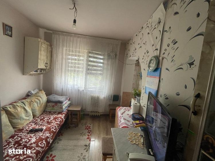 Apartament cu 3 camere semidecomandat, mobilat în Valea Rosie