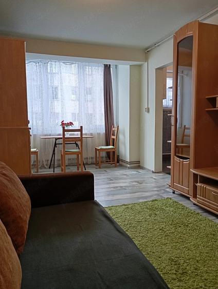 Garsonieră decomandată în Central
