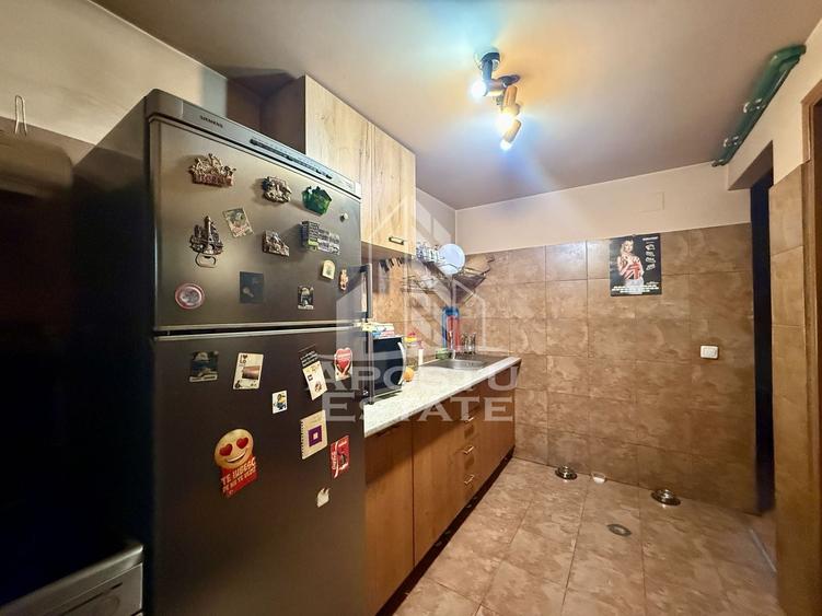 Casă individuală cu 7 camere cu Canalizare în Traian