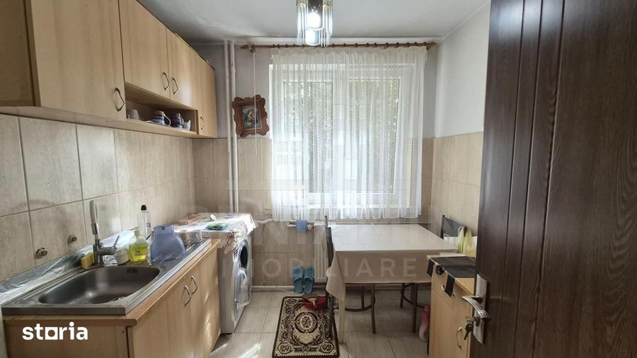 Apartament cu 3 camere semidecomandat, mobilat în George Enescu