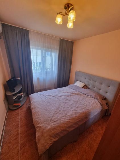 Apartament cu 3 camere decomandat, mobilat în Casa de Cultură