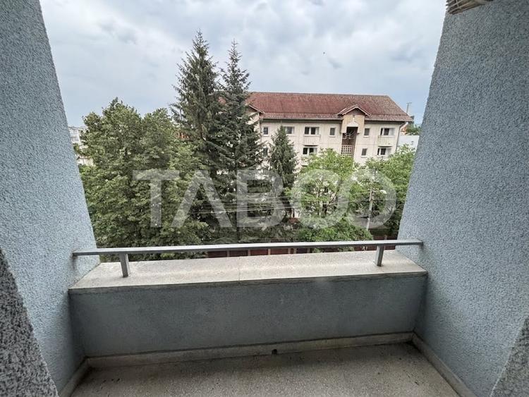 Apartament cu 2 camere semidecomandat, mobilat în Central