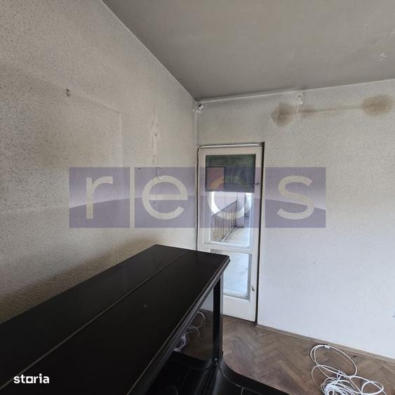 Apartament cu 3 camere decomandat în Barbu Văcărescu