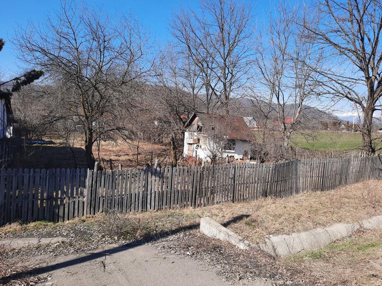 Teren de 1039 mp, în Pietroasa