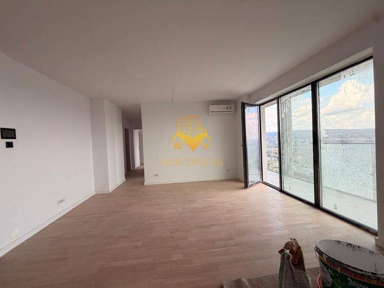 Apartament cu 4 camere decomandat în Central