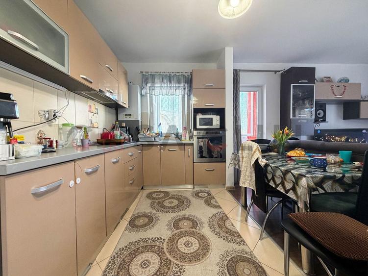 Apartament cu 3 camere semidecomandat, mobilat în Mărăști