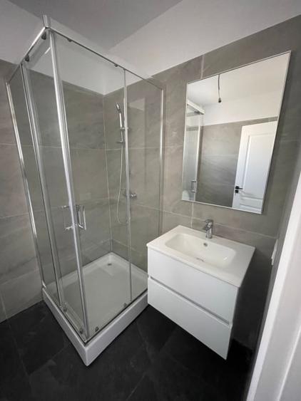 Apartament cu 3 camere decomandat în Pielești