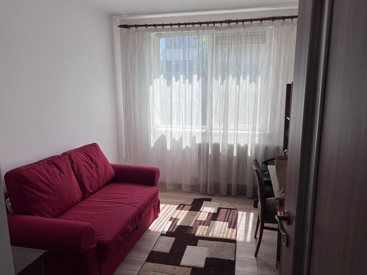 Apartament cu 3 camere semidecomandat în Hipodrom