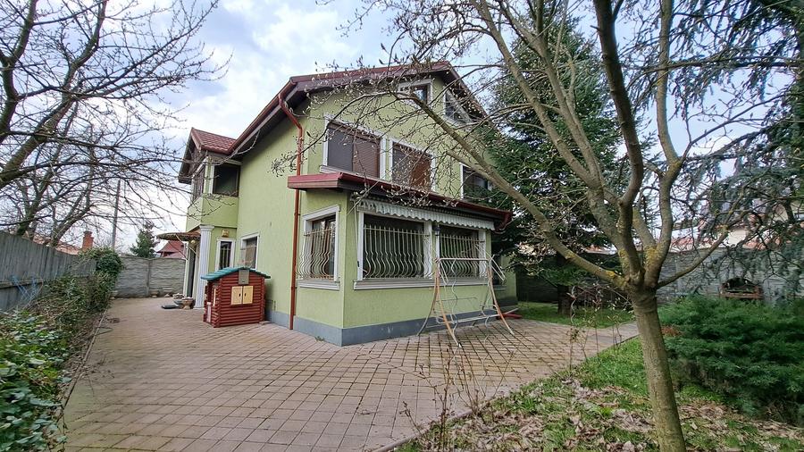 Casă individuală cu 5 camere cu Teren 893 Mp în Ultracentral